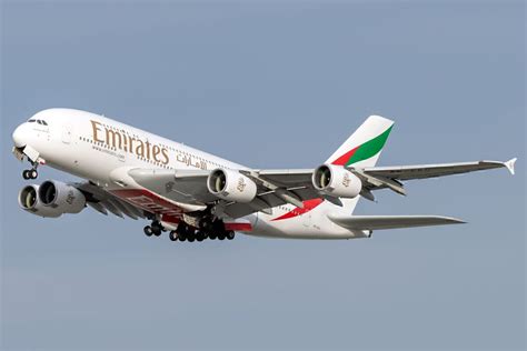 how many aircraft does emirates have